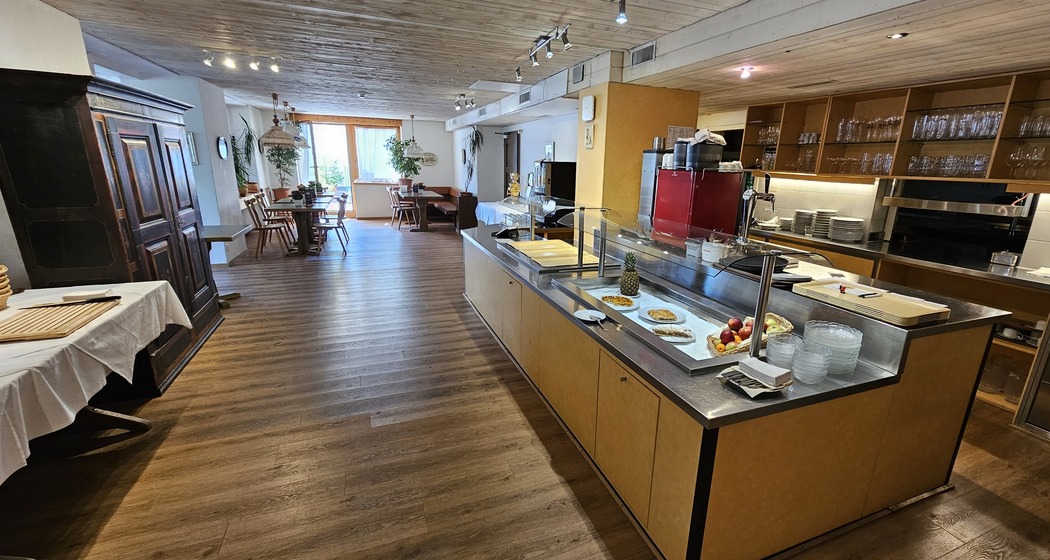 Aparthotel Muchetta - Restaurant Buffet - Davos Wiesen (c) AHM.jpg