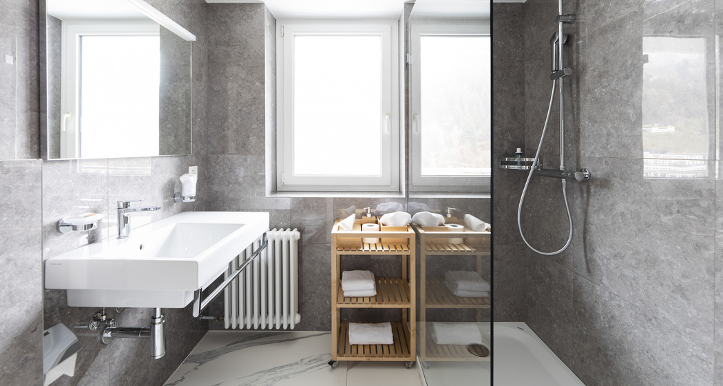 Eden Hotel Lumnezia Badezimmer_022.jpg