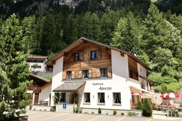 E-Bike Ladestation, Gasthaus Alpenrose, Innerferrera (nsp_img_3e56392)