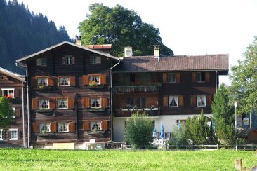 E-Bike Ladestation, Gasthaus Rathaus, Safien Platz (nsp_img_3f79372)