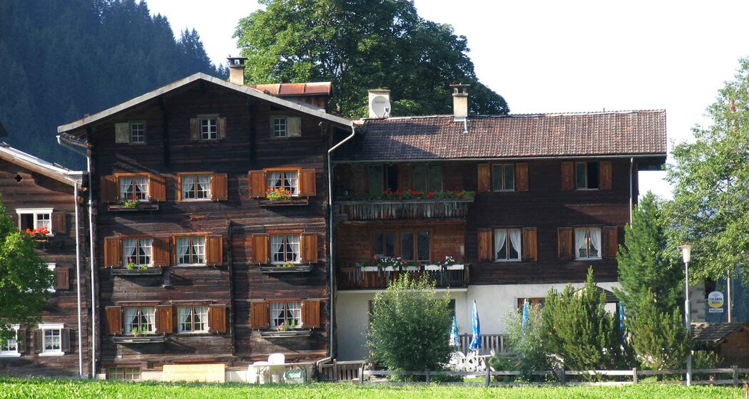 E-Bike Ladestation, Gasthaus Rathaus, Safien Platz (nsp_img_3f79372)