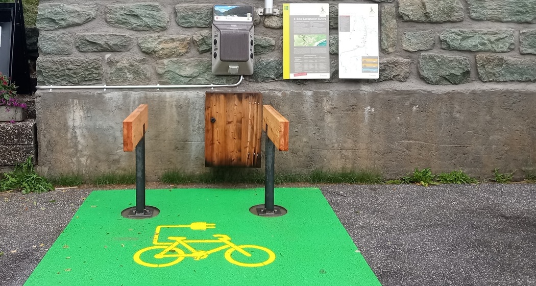 E-Bike Ladestation, Hotel Restaurant Seeblick, Sufers (nsp_img_4ed7b60)