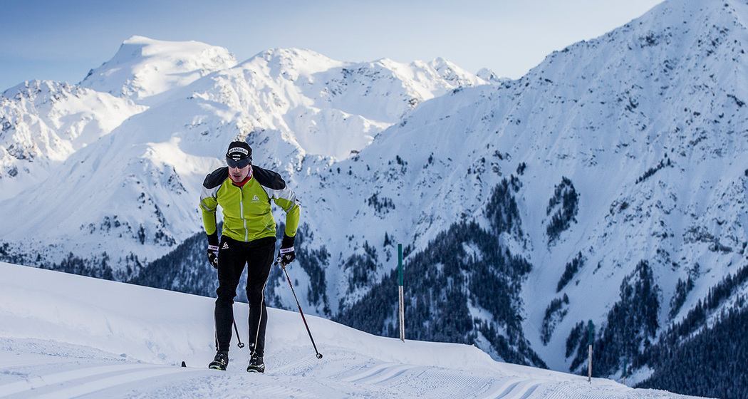Langlaufathlet Gianluca Cologna auf der Höhenloipe Minschuns.
