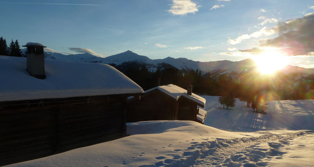 Sonnenuntergang im Maiensässdörfchen 'Tratza'