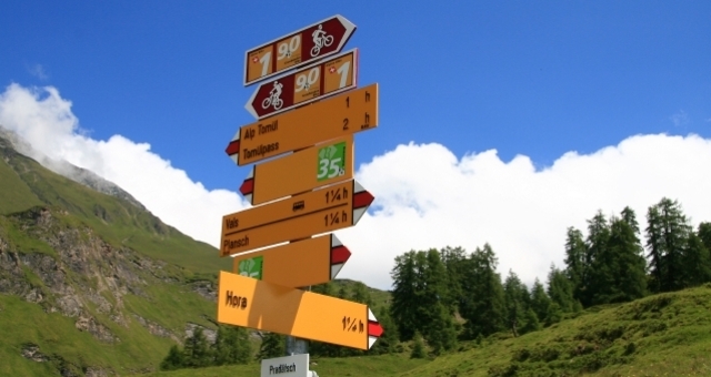 Wegweiser am Pradätsch