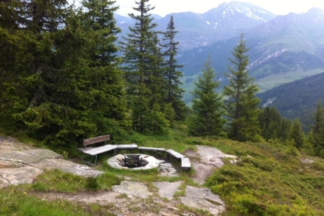 Feuerstelle Kristallloch; Foto: Remo Tönz