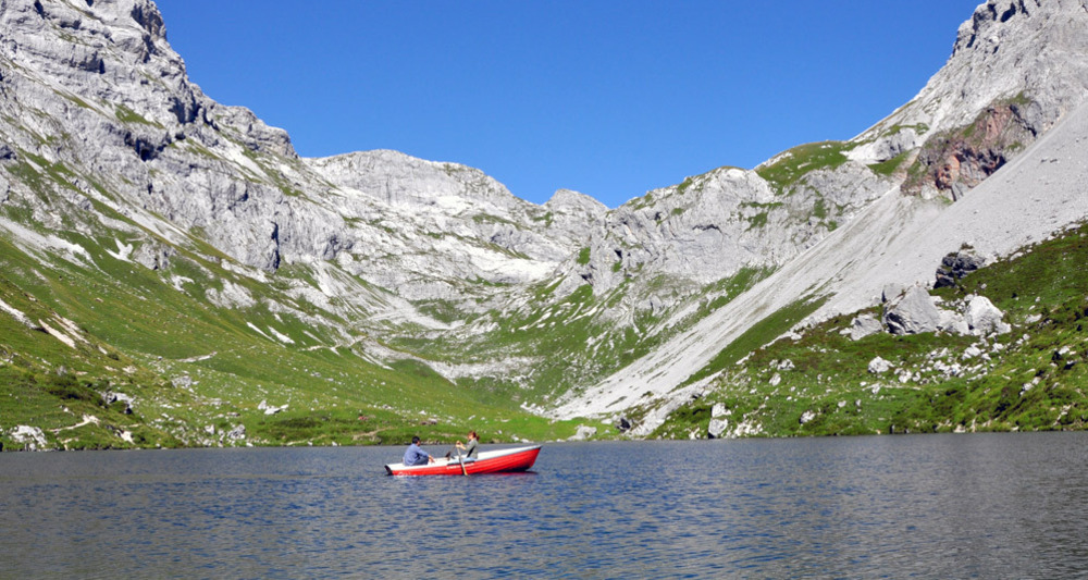 Auf dem Partnunsee können 2 Boote ausgeliehen werden