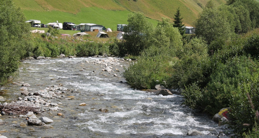 Direkt am Rhein gelegen