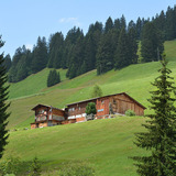 Maiensäss oberhalb Pany