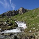 À l'Alp Bella, vue sur la formation rocheuse « Kirchentor »