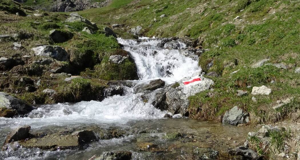 Bei der Alp Bella, Blick auf die Felsformation "Kirchentor"