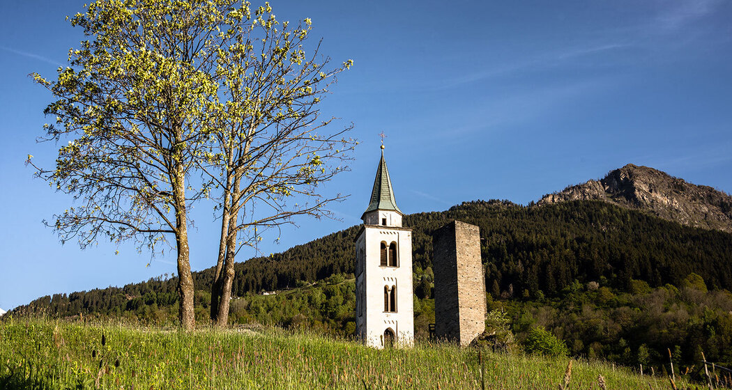 Chiesa e Torre di Sta Maria i.C. (val Calanca, GR)