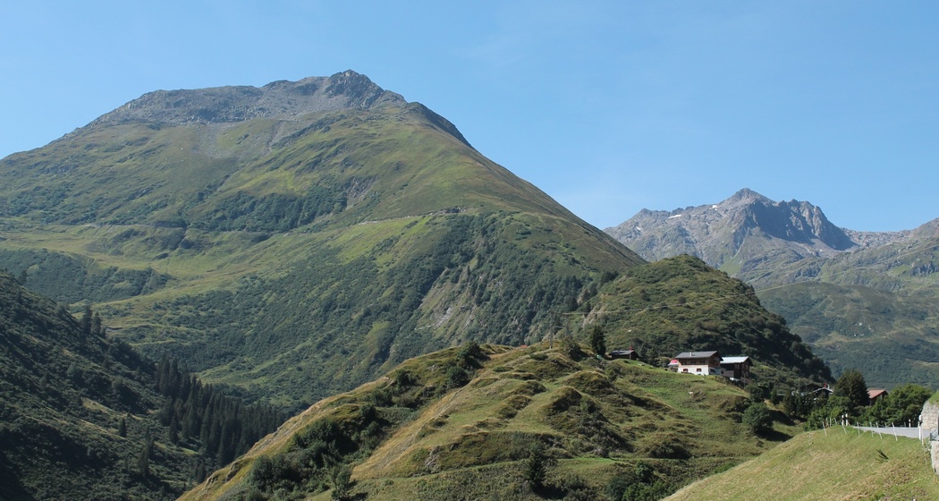 Piz Cavradi von Tschamut aus gesehen