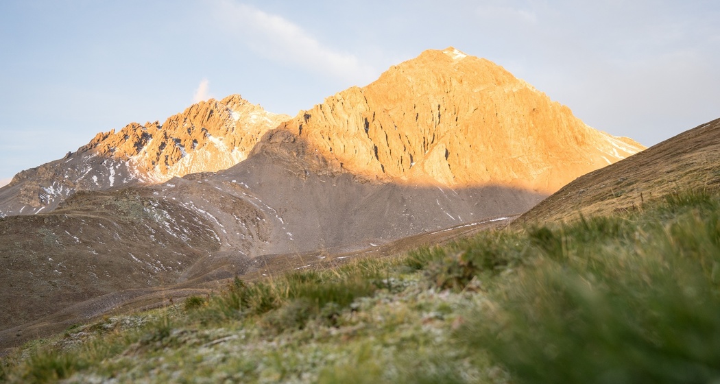 Der Piz Amalia bei Sonnenaufgang.