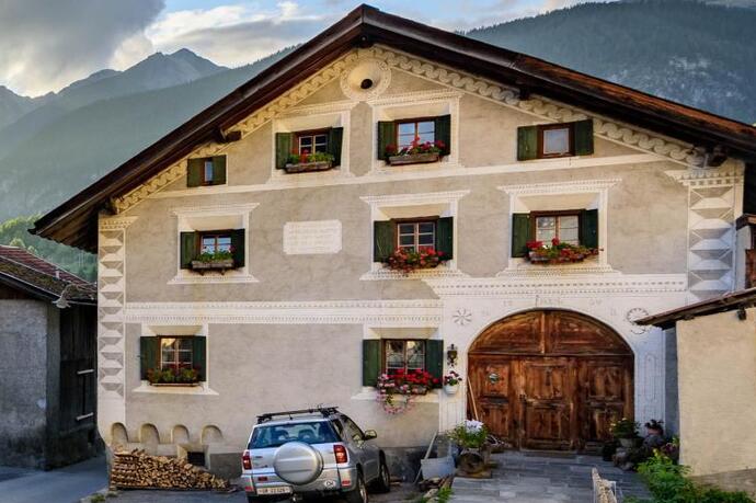 Der Hof Streglia ist einer der letzten beiden Bauernhöfe im Dorfkern Filisur.