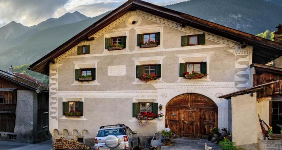 Der Hof Streglia ist einer der letzten beiden Bauernhöfe im Dorfkern Filisur.