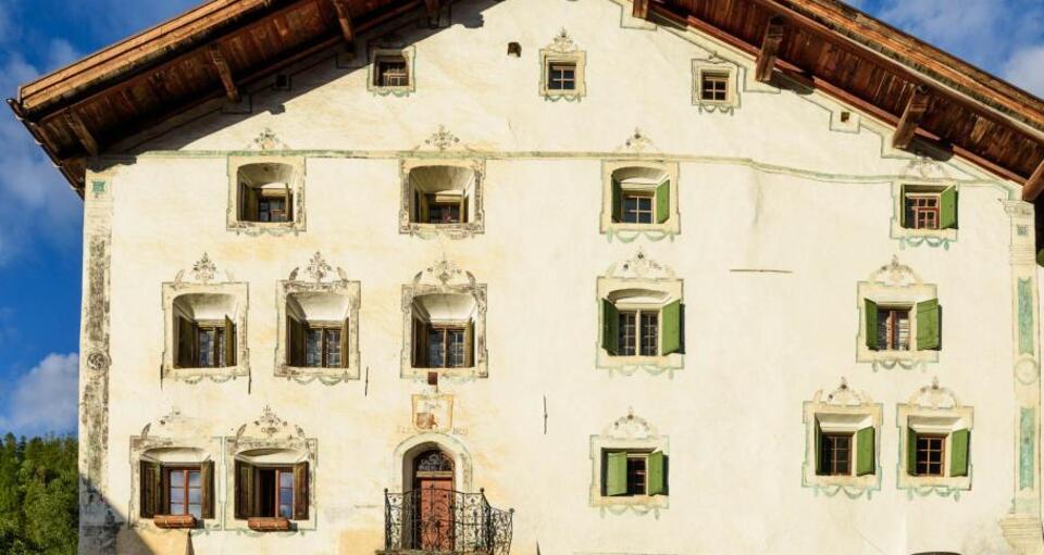 Die Chesa Cuminanza vor dem Brand im Dezember 2015.