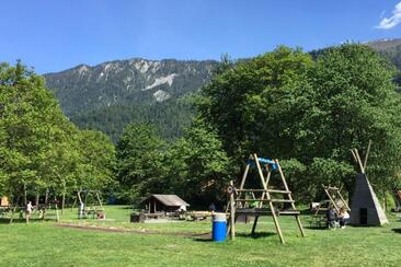 Spielplatz Domat/Ems mit Feuerstelle