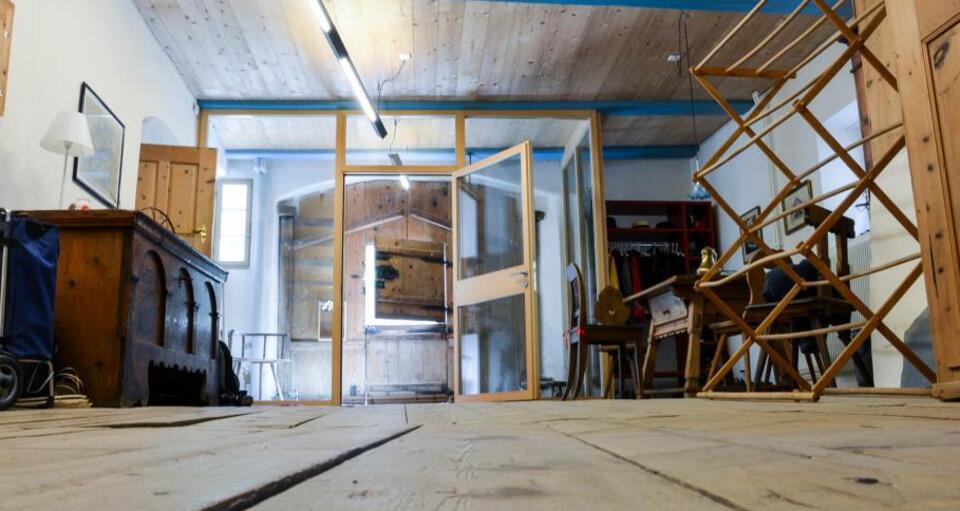 Der schräge Sulèr für die Heuwagen ist original erhalten.