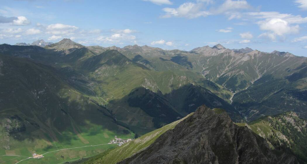 Piz Motnair, Aussicht auf Samnaun-Laret, Alp Bella, Zanderstal