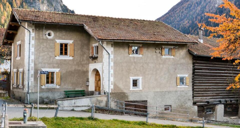 Das Haus Pol Andrea ist weitgehend ein klassisches Engadinerhaus.