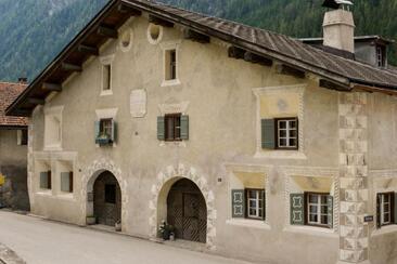 The house of Tgetgel and Ughini.