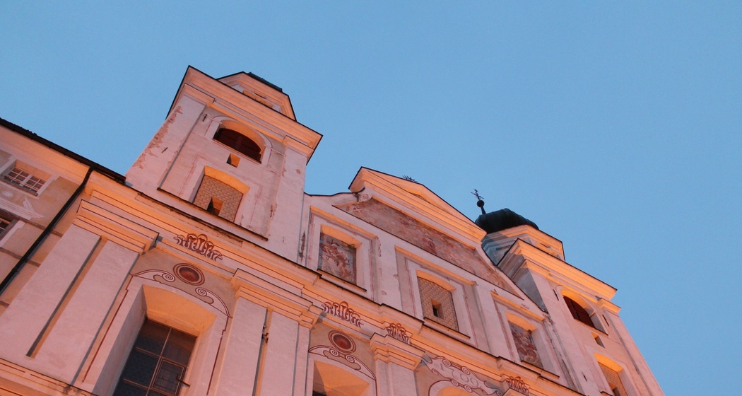 Klosterkirche in der Dämmerung