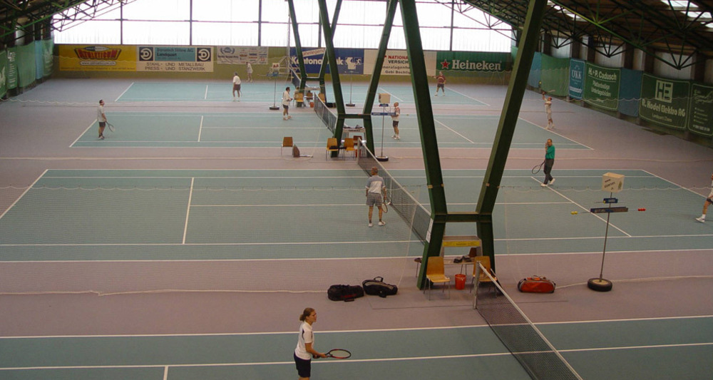 Tennis-, Badminton- & Squashhalle Untervaz (oua_17365690_image)