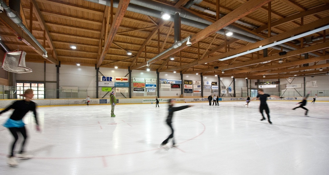 Die Eishalle in Gurlaina