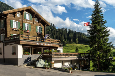 Hotel Rhätia Aussenansicht