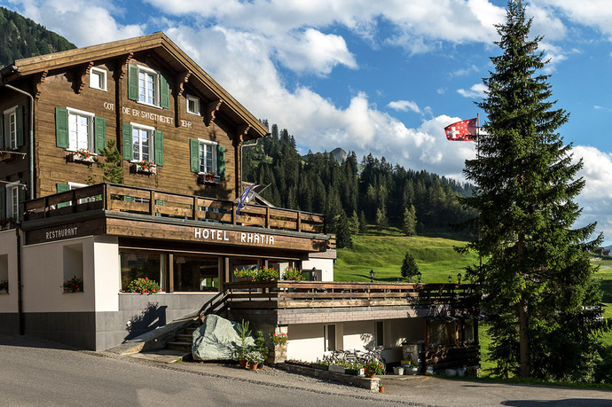Hotel Rhätia Aussenansicht