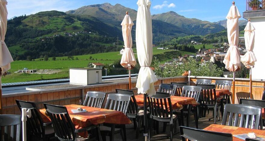 Terrasse mit Blick auf Mompe Medel
