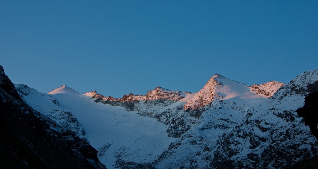 Blick Richtung Rheinwaldhorn; Foto: Hubert Hodel