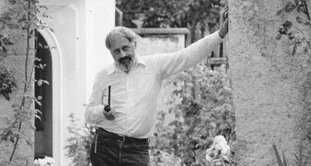 Wolfgang Hildesheimer am Eingang zum Garten der Casa Gay