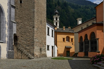 Kirchplatz der Kirche San Vittore Mauro
