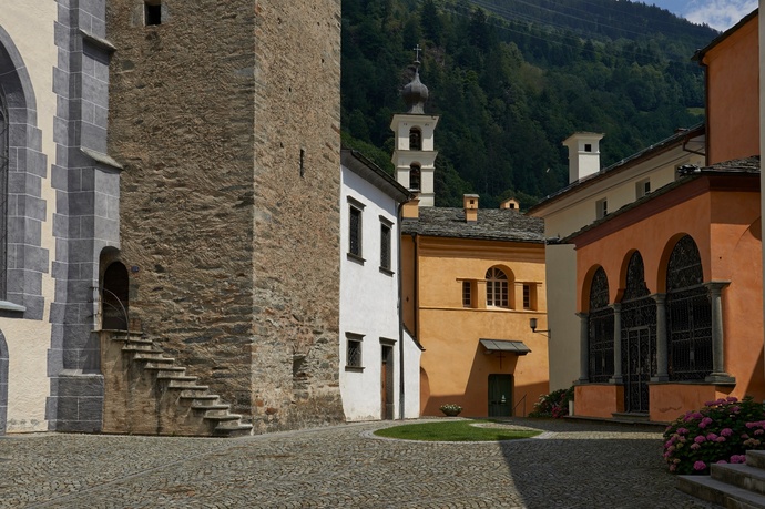 Kirchplatz der Kirche San Vittore Mauro