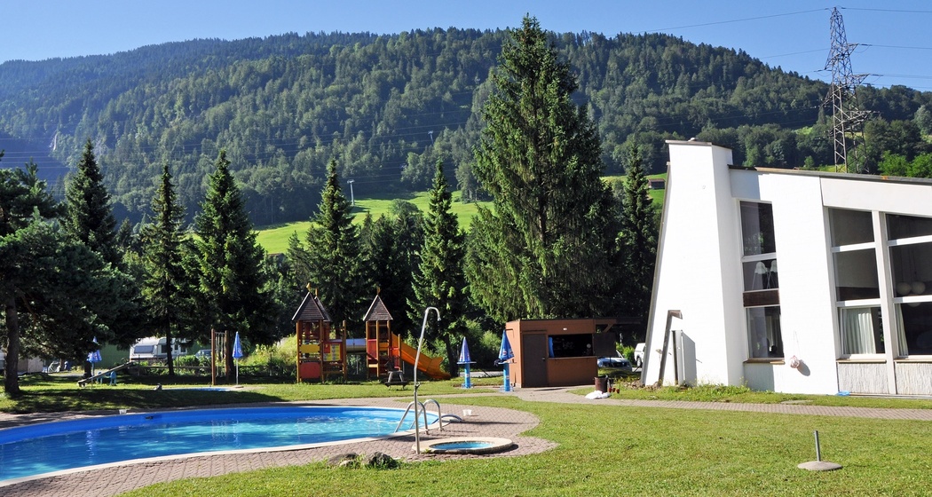 Schwimmbad beim Hotel Grüsch