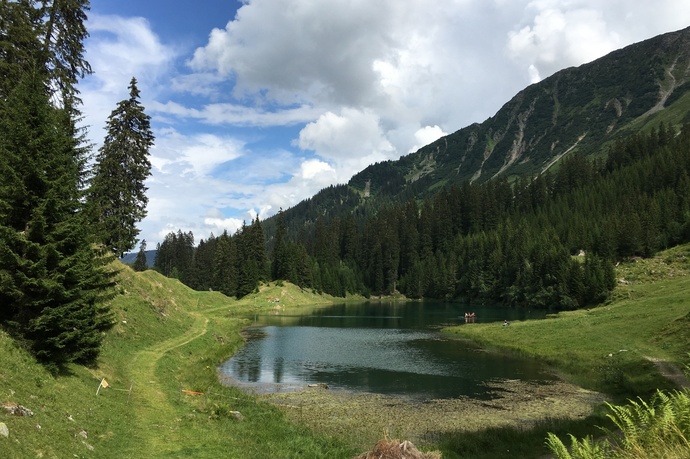 Couchez-vous là pou