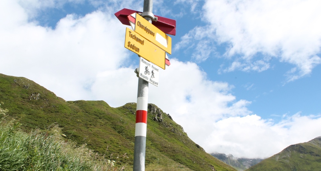 Abzweigung an der Pass-Strasse