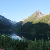 Le lac de retenue de Nalps est encore à l'ombre