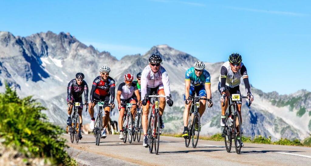 Teilnehmer der Alpen Challenge am Albulapass.