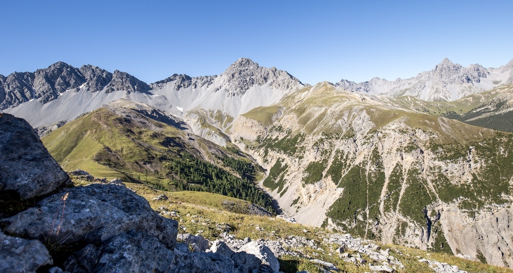 Aussicht vom Mot Tavrü.
