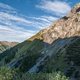 Im Aufstieg durch die Legföhrengürtel in der Val Müschauns