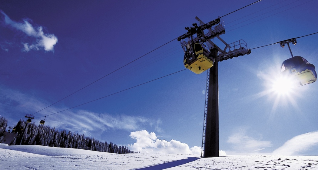 Mit der Gondelbahn gehts hinaf auf den Berg.
