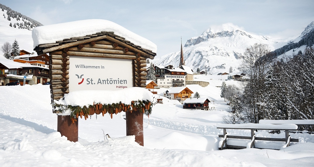 Der Winterwanderweg startet in St. Antönien