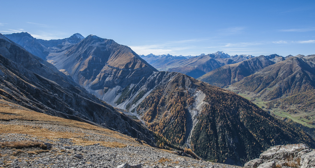 Blick auf die Val Tantermozza von Murtaröl aus. Dieser hintere Teil des Tales kann nicht begangen werden und ist ein Paradies für Gämsen.