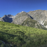 Lever de soleil sur l'alpage Murter avec vue sur la Val Sassa et le Piz Quattervals.