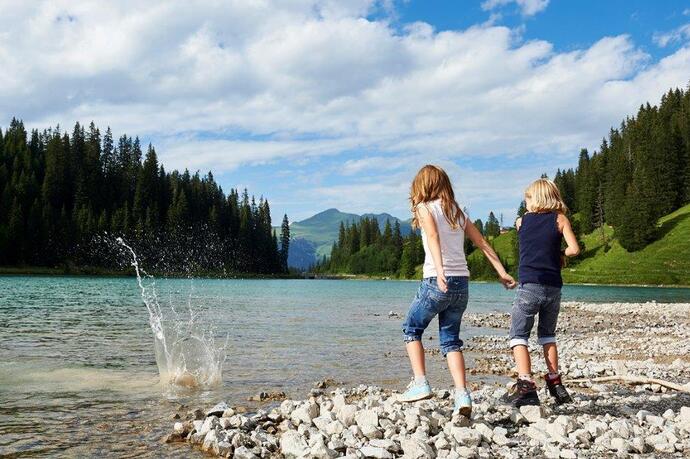 Children at the reservoir