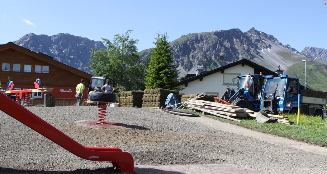 Der Spielplatz Ochsenbühl während dem Aufbau