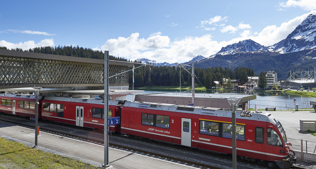 Die Rhätische Bahn im Bahnhof Arosa